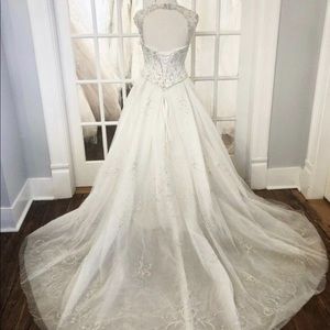 Demetrios ball gown with veil! Perfect condition!